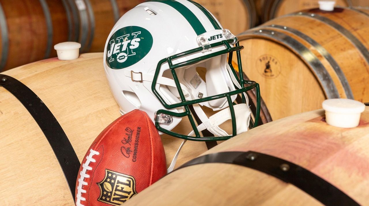 New red wine Jets Uncorked celebrates the team's Super Bowl III victory -  Newsday