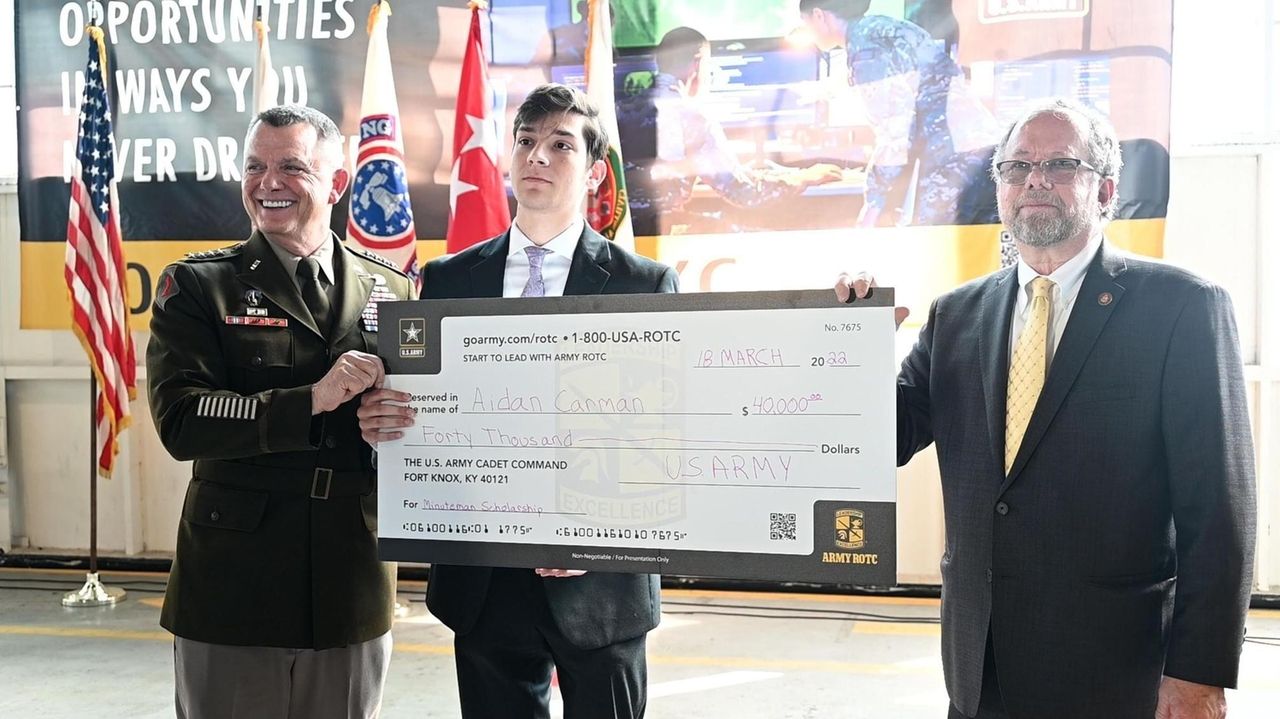 West Islip high school senior wins 40G Army Reserve Minuteman