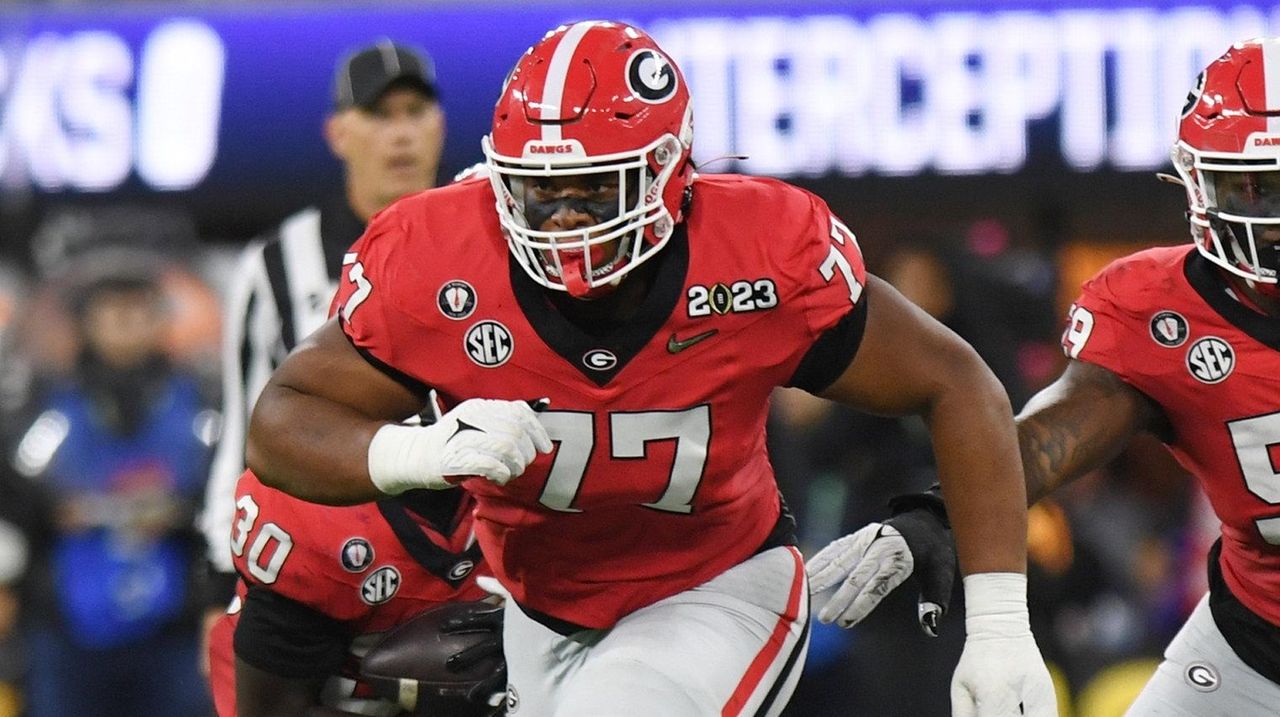 Georgia OL Willock, Staff Member Killed In Car Crash - Newsday