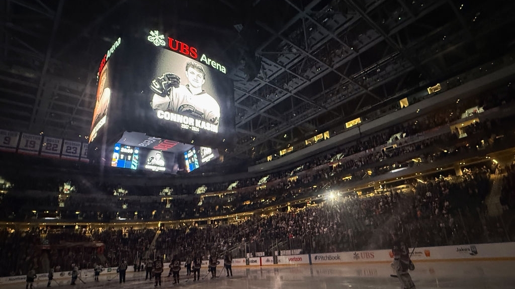 NY Islanders hold moment of silence for Connor Kasin, Massapequa hockey player who died playing charity game