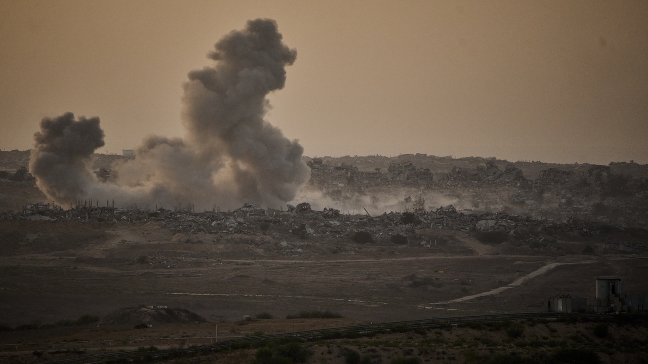 Trump orders Israel to stop bombing Gaza after Hamas partially accepts ...