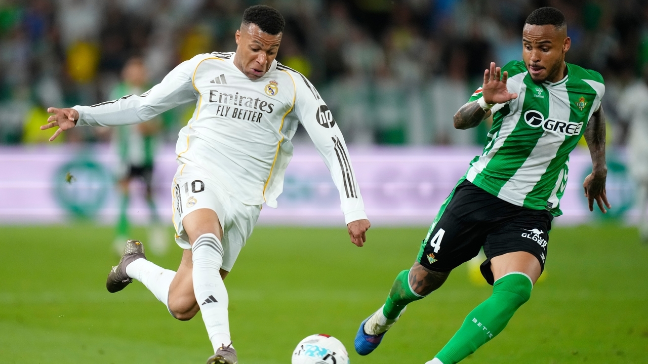 Deschamps unveils France's star-studded World Cup squad and hands Robin ...