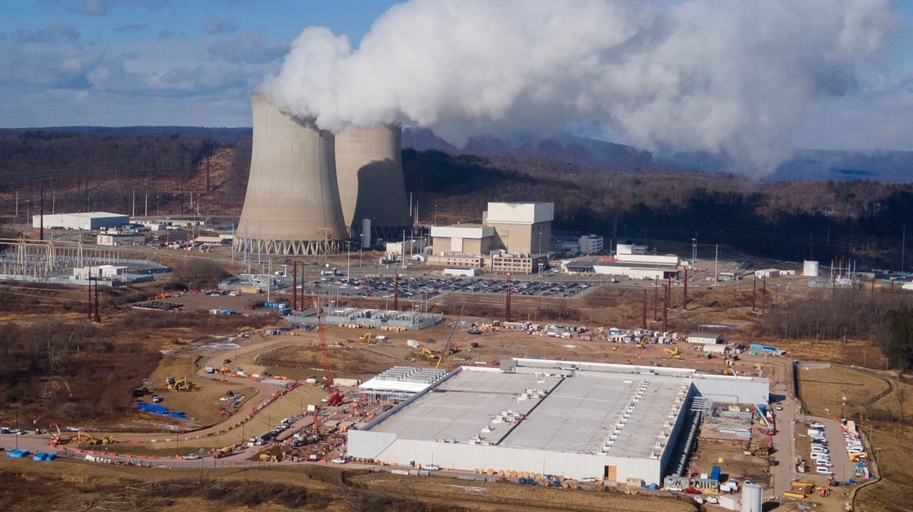 AI’s arrival complicates Big Tech climate goals, and some worry it’s locking in more fossil fuels