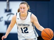 Weinschreider, McDonald lead second-half charge for Huntington girls basketball