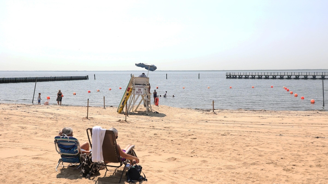 4 Long Island beaches among those most often testing positive in New York for fecal contamination, report says - Vimarsana News