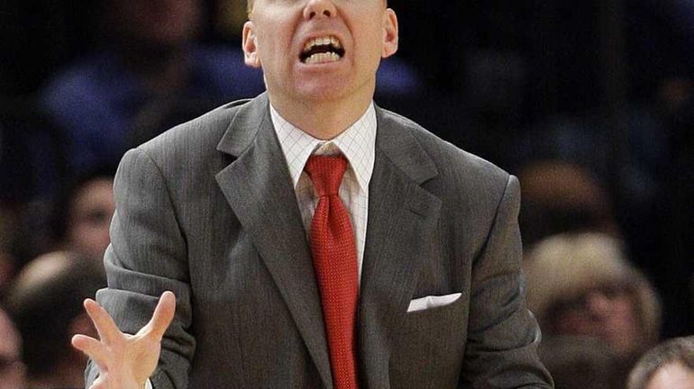 Cincinnati head coach Mick Cronin calls out to his team...