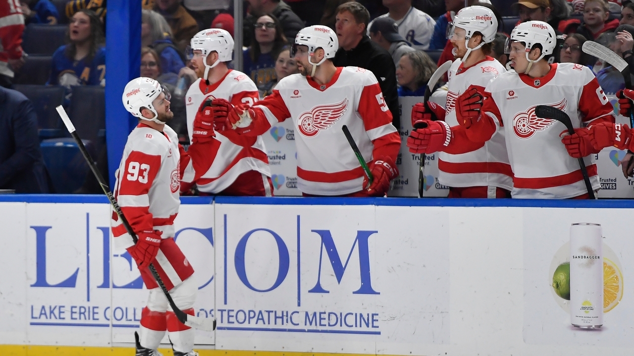 Alex DeBrincat sparks 3-goal 1st-period surge in Red Wings 5-2 win over ...