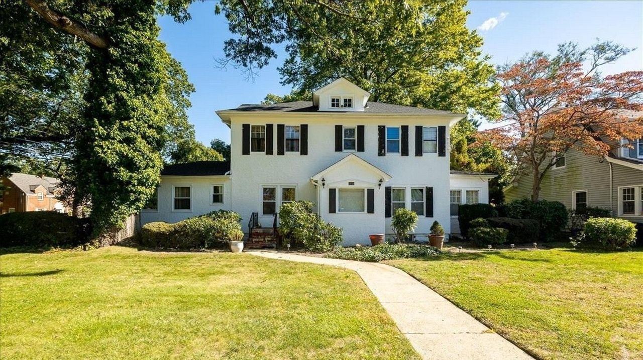 Stately Freeport Colonial on the market for 579,000 Newsday