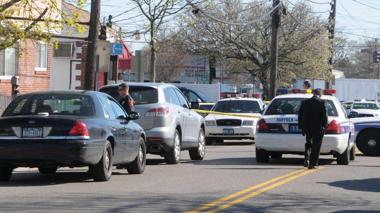 Man shot in North Amityville house, Suffolk police say - Newsday