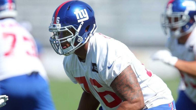 New York Giants tackle Ereck Flowers lines up against the...