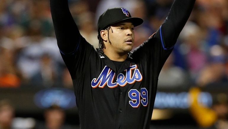 Taijuan Walker of the Mets reacts after teammate Jeff McNeil made...