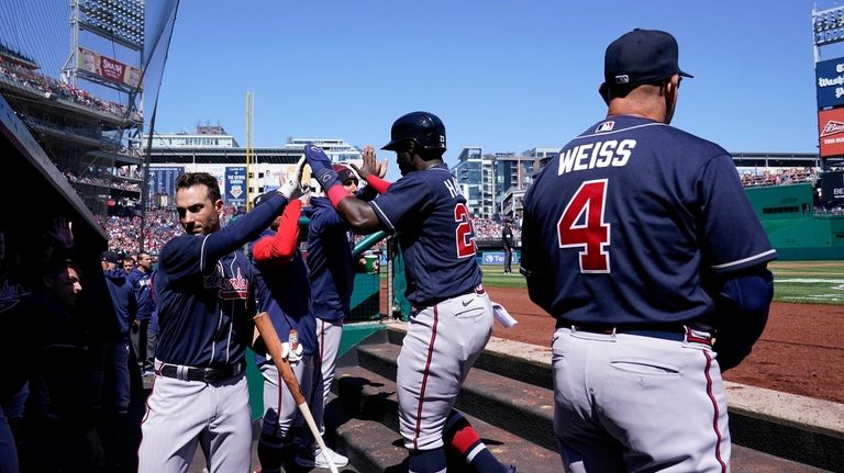 Nationals drop the ball in opener, lose to Braves 7-2