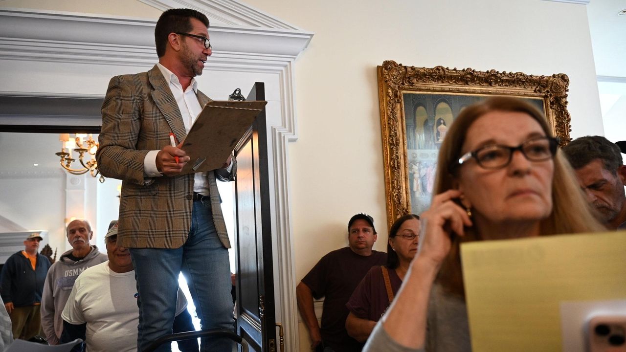 Bidding on a slice of history The Carltun in Eisenhower Park closes