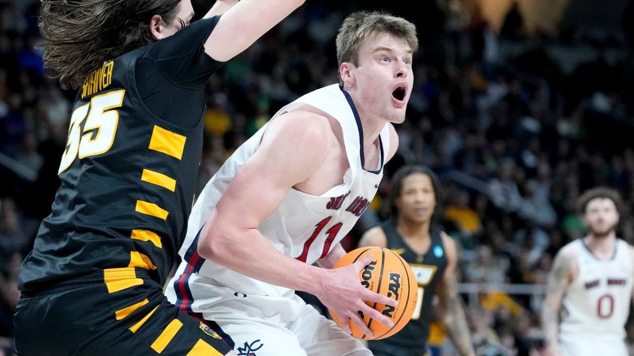 No. 5 Saint Mary's pulls away in second half, beats No. 12 VCU