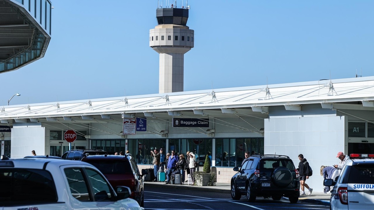 Der Flughafen Long Island MacArthur wurde von USA Today zum besten kleinen ...