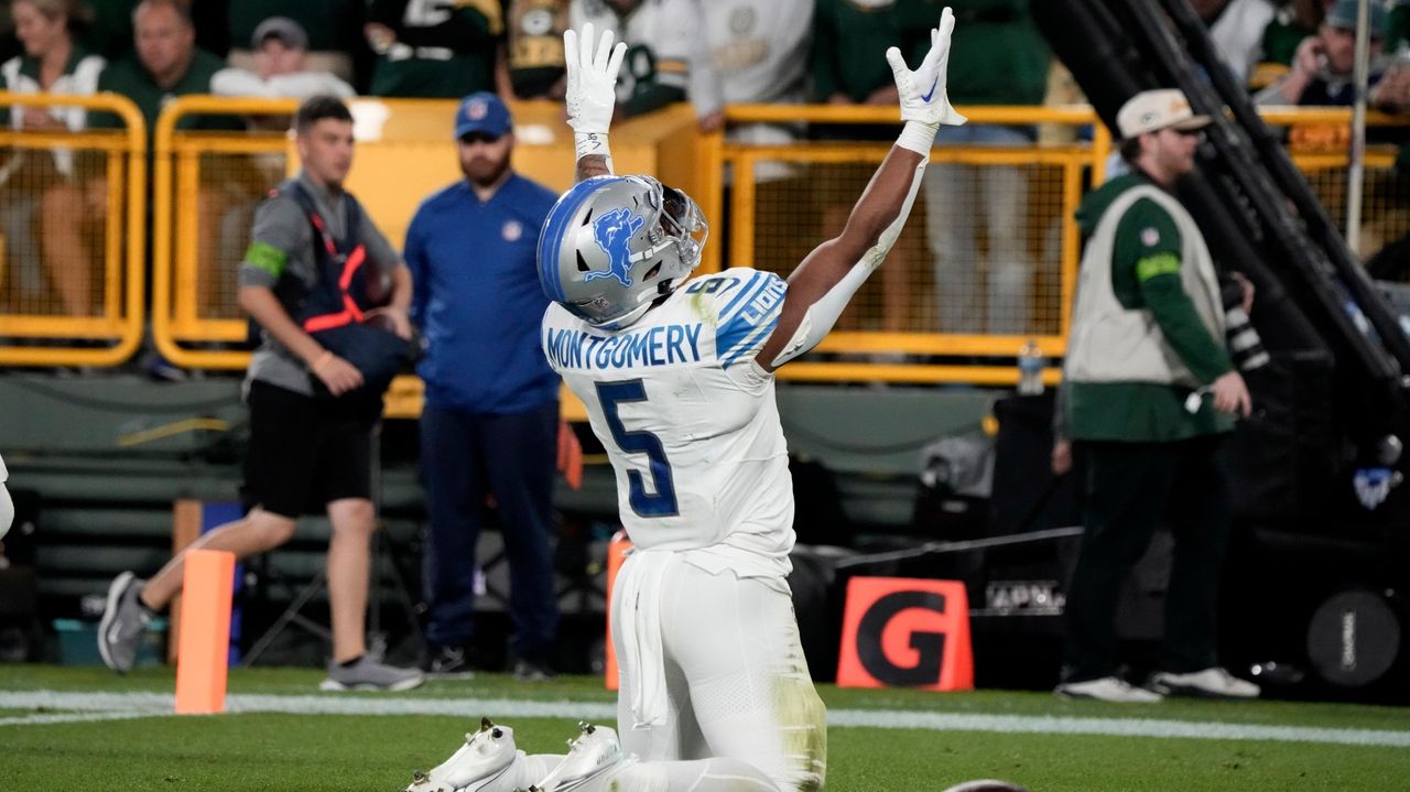 David Montgomery shines in Lions win over Packers on TNF, Fantasy Football  Happy Hour