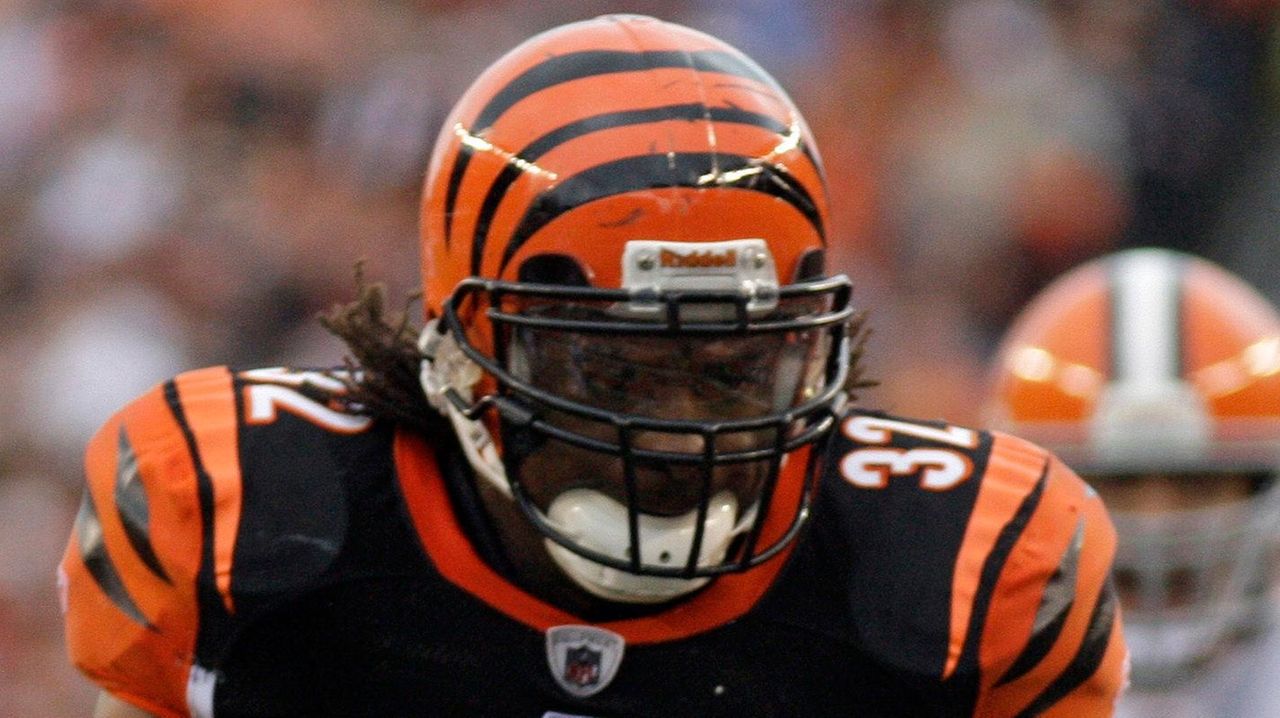 Former NFL running back Cedric Benson dies in motorcycle crash