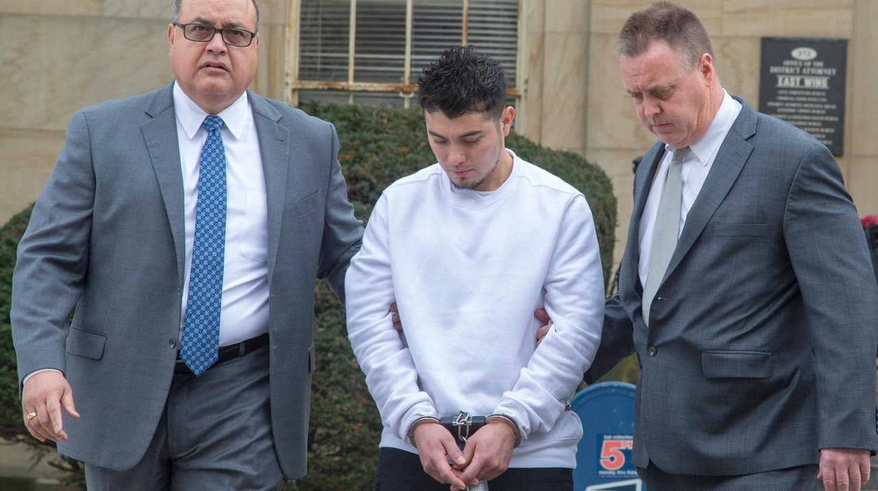 MS-13 lieutenant sentenced to 23 years to life for 2017 machete slaying ...