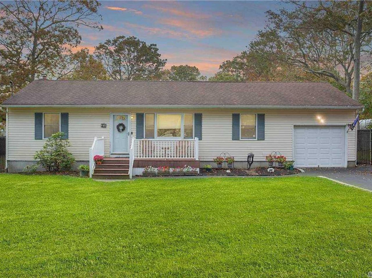 Shirley ranch lists for 319,000 Newsday