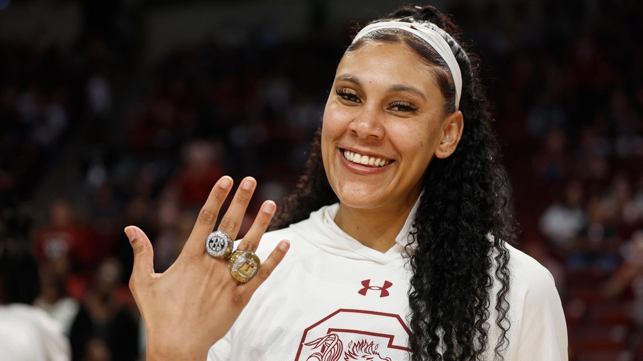 South Carolina’s Kamila Cardoso, at 6-foot-7, gets leading role as the latest big for the Gamecocks