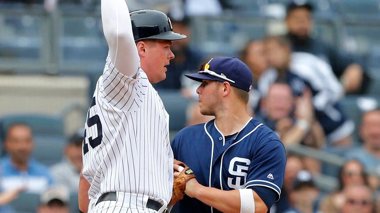 Yankees' Luke Voit legs out a rare triple in seventh inning in win