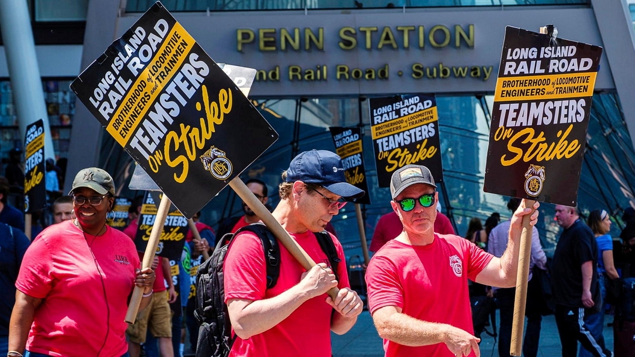 With LIRR strike, union leaders defied expectations and secured higher raises from MTA - Newsday