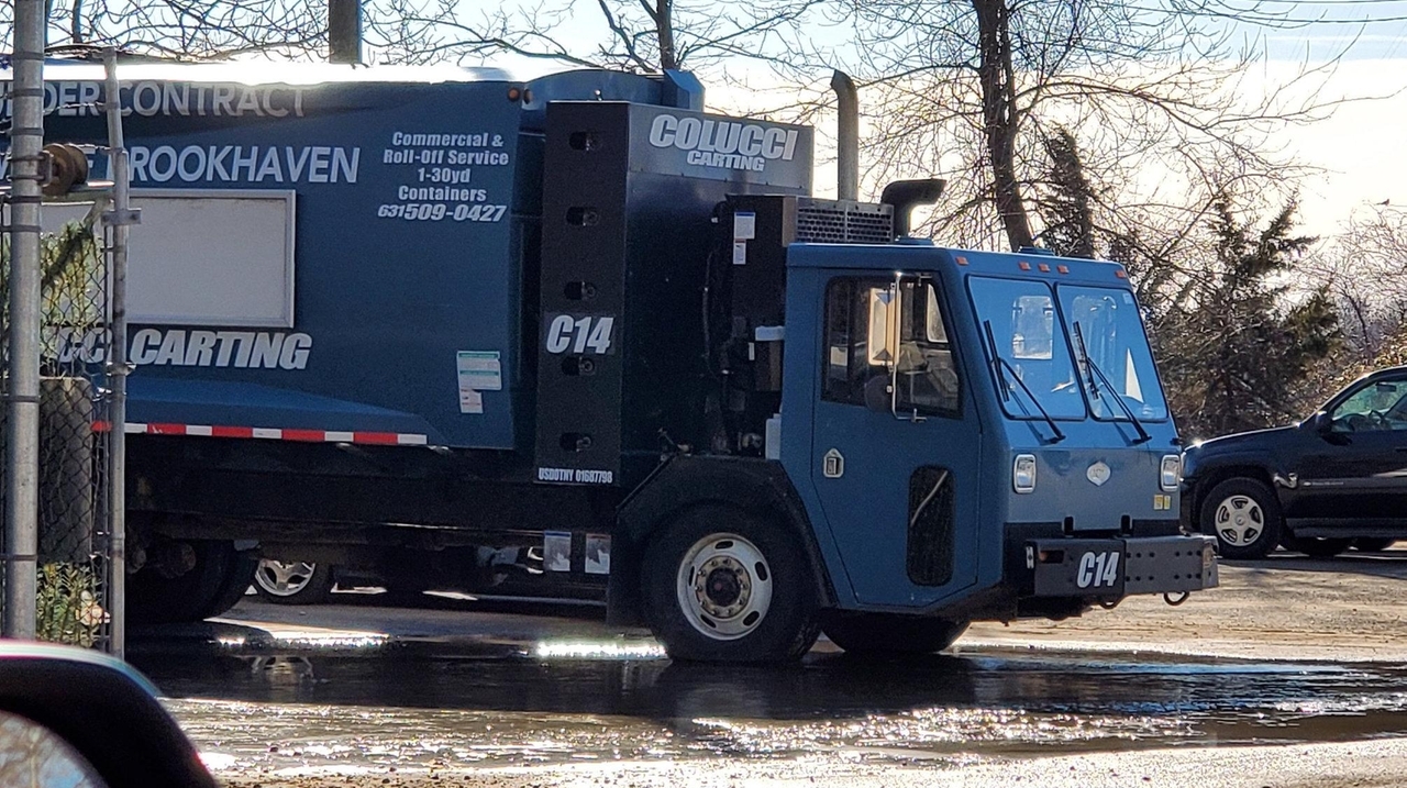 Brookhaven Smithtown Hire Emergency Haulers To Pick Up Trash Newsday