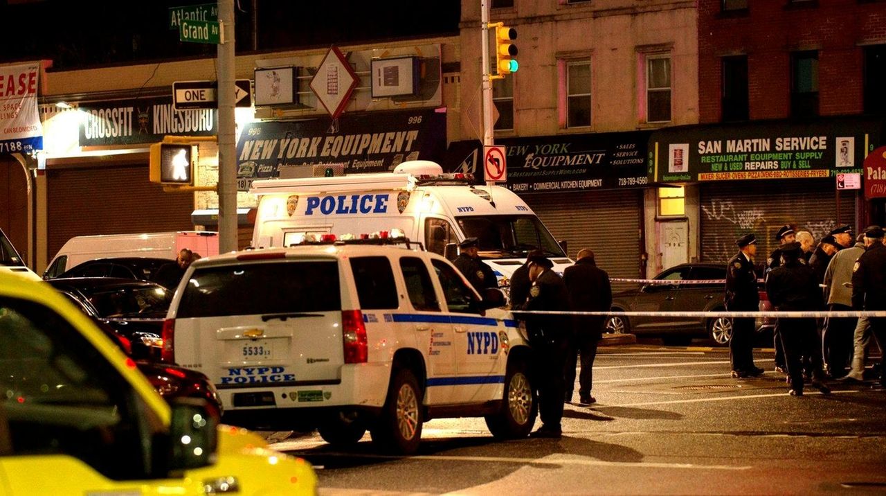 Nypd 2 Men In Brooklyn Fatally Shot By Police Newsday 1788