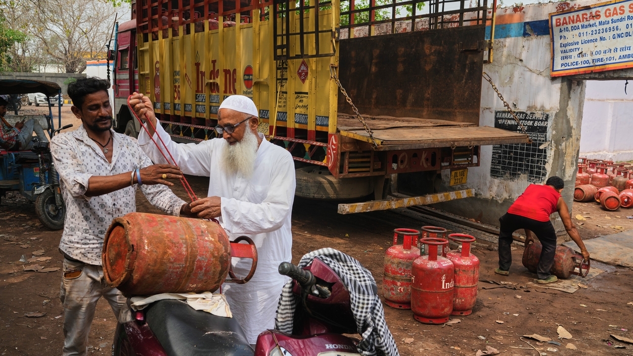 Asia Scrambles as Iran War Disrupts Energy Supplies