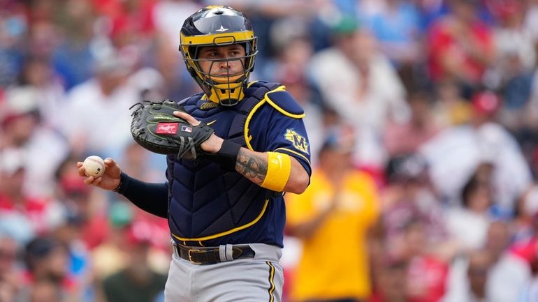 Milwaukee Brewers catch Victor Caratini looks to first during the...