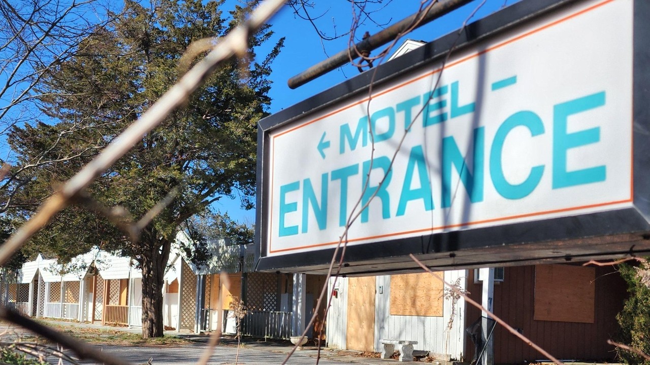 With future of blighted Hampton Bays motel in question, residents want more options - Vimarsana News