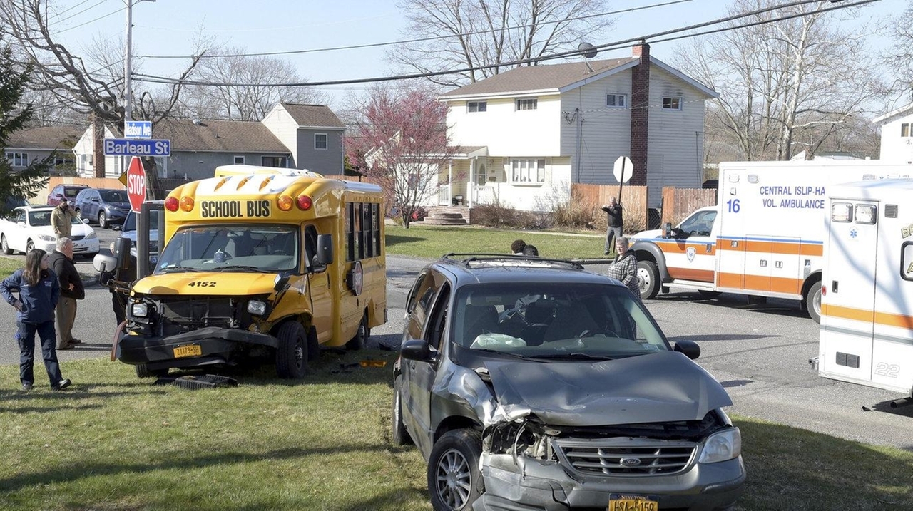 Cops: Minivan driver cited after kids hurt in school bus crash - Newsday