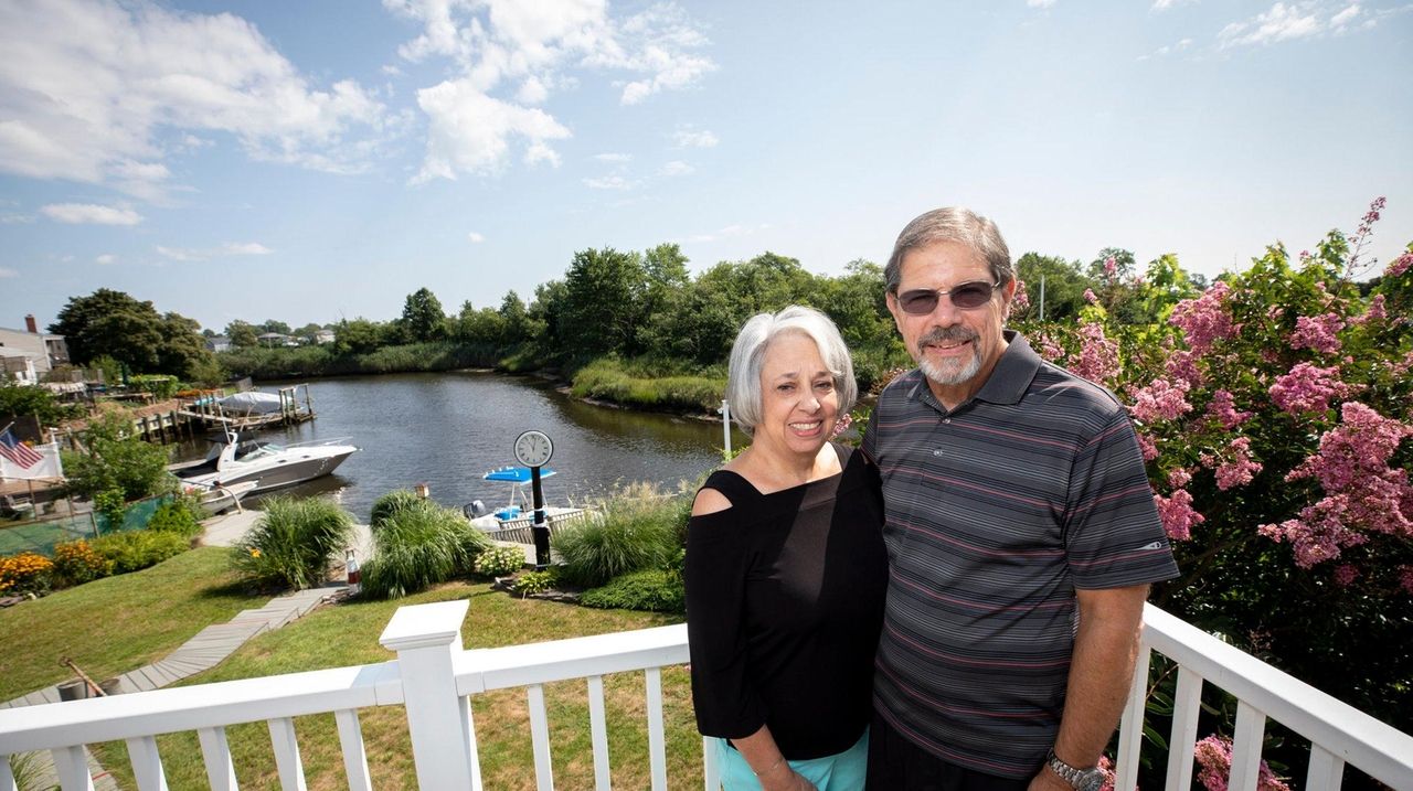 'Always on vacation' is the feel of this waterfront Merrick house Newsday
