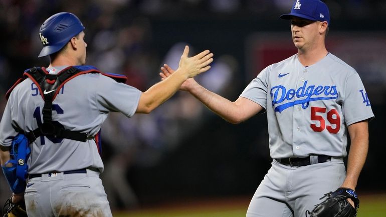 Determined to be the first to get a high-five, David Peralta tried