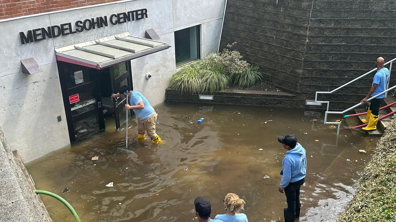 Storm floods dorms, prompts move-in day delay at Stony Brook University ...