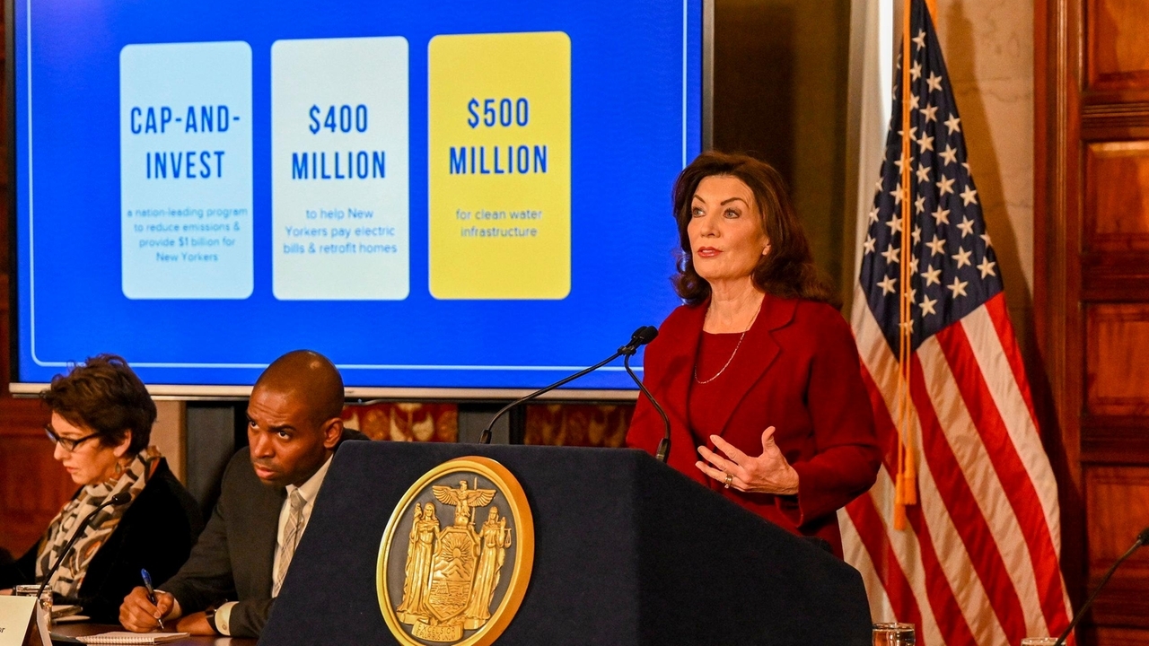 Suburban Democrats won big changes in Gov. Kathy Hochul's budget - Vimarsana News
