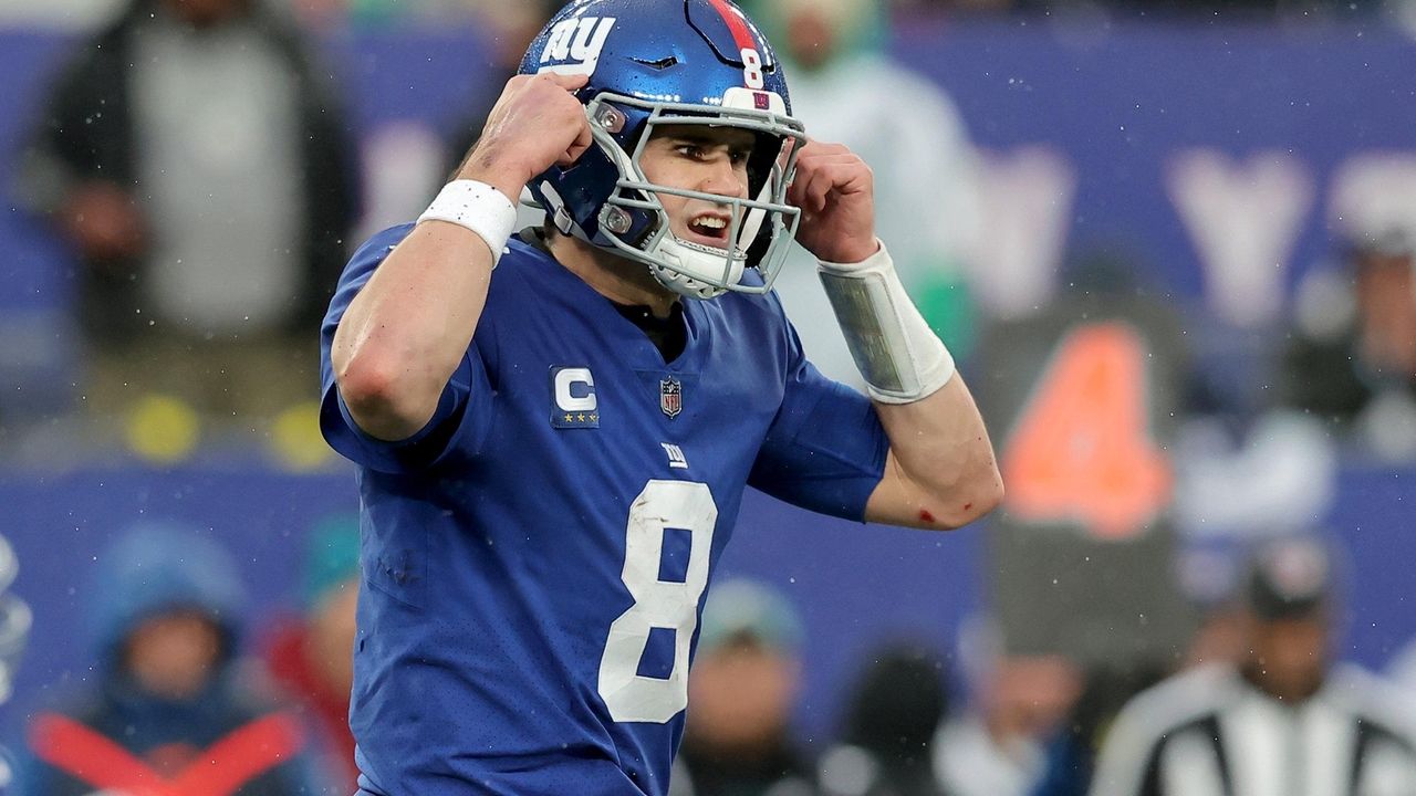 NY Giants QB Daniel Jones on the 'right track' to return Sunday