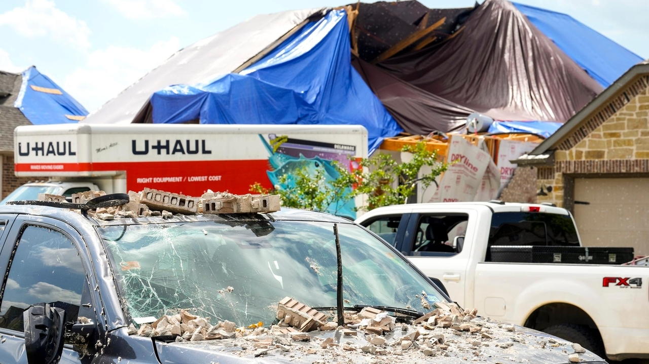 Storms damage homes in Oklahoma and Kansas. But in Houston, most power ...