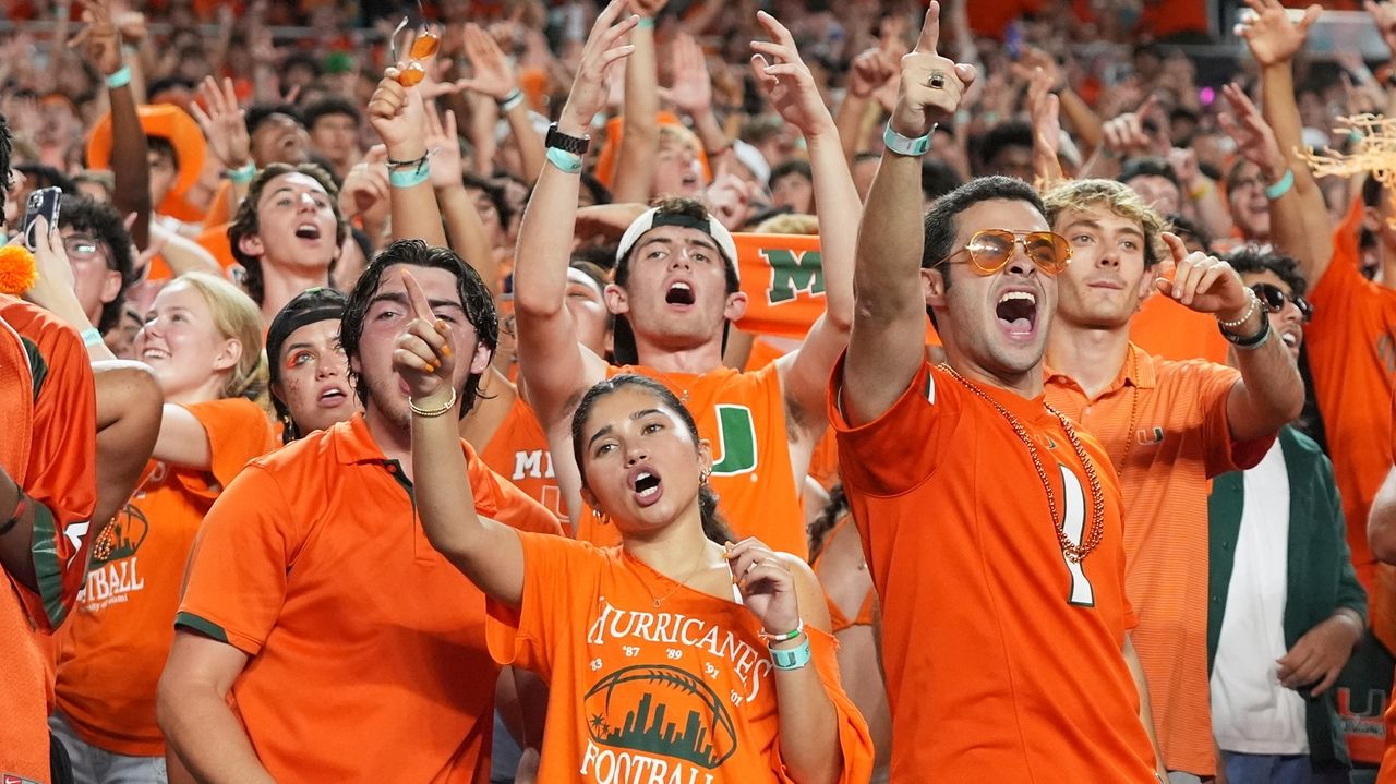 Daniels’ leaping catch still the buzz for No. 5 Miami, even as he tries to turn the page