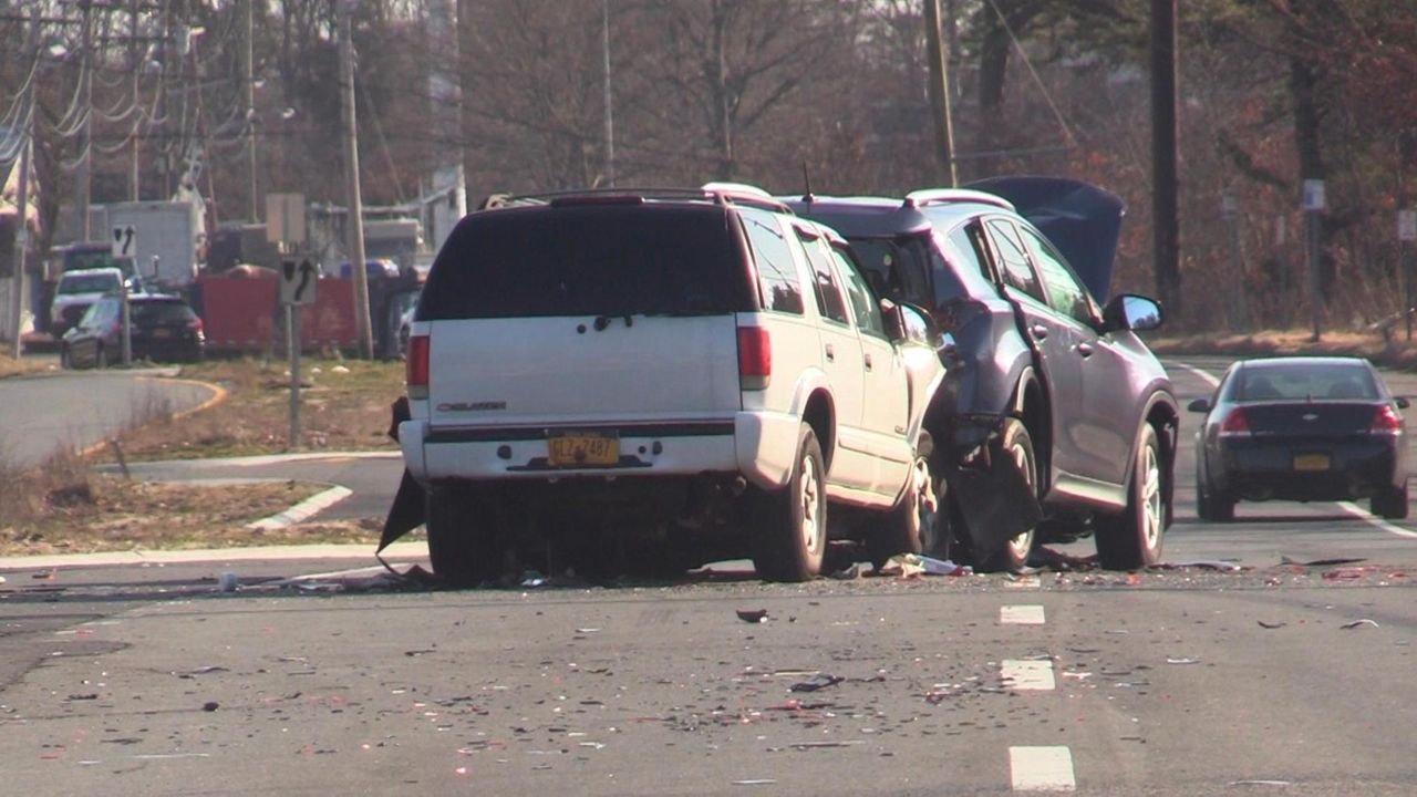 Woman Struck Killed Helping Motorists At Central Islip Accident Scene Newsday 0505