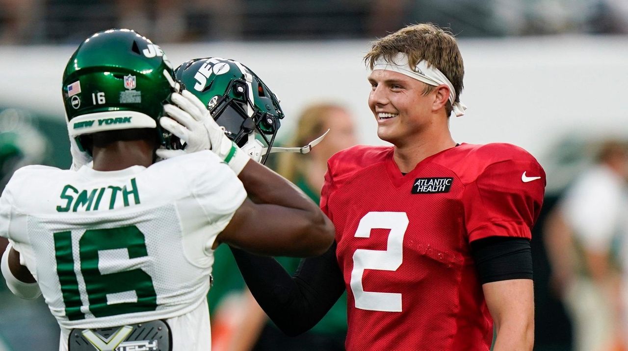 Zach Wilson shows growth during Jets' Green and White scrimmage - Newsday