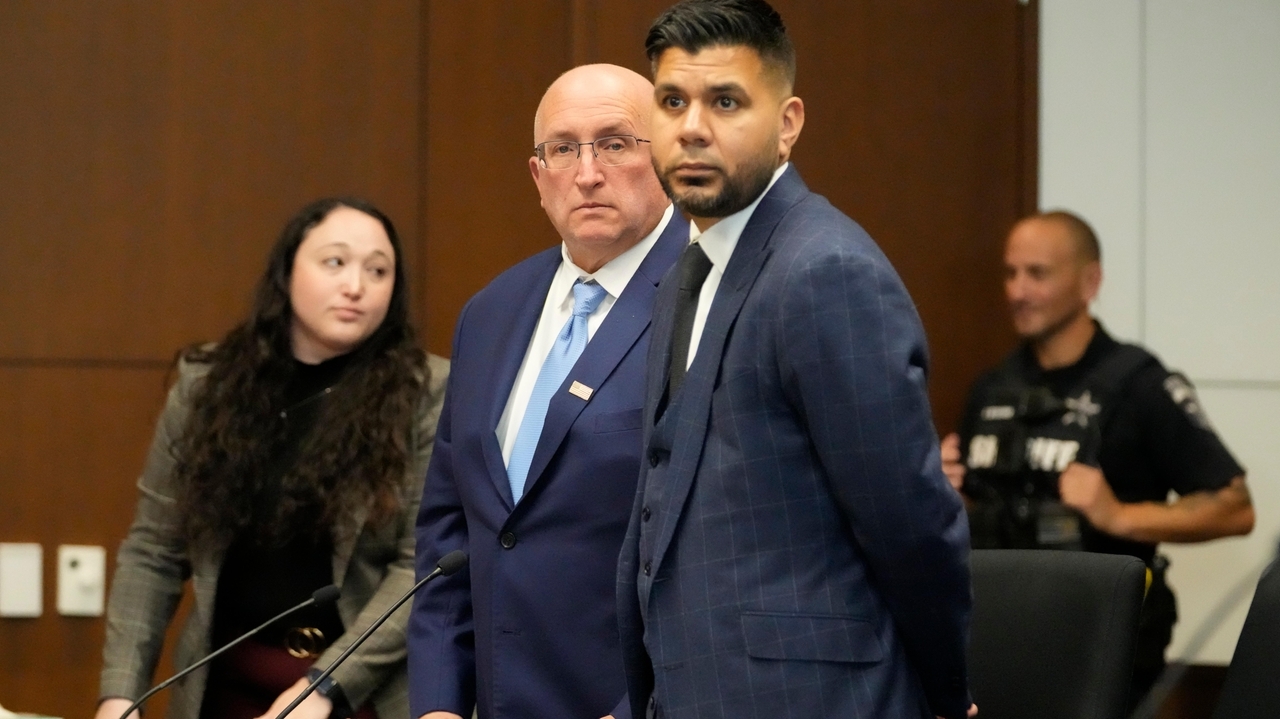 Father of July 4th parade shooting suspect pleads guilty to ...