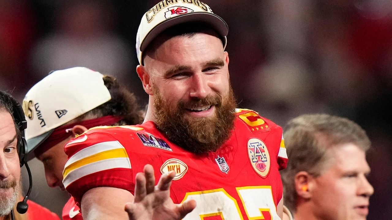 Travis Kelce named host of 'Are You Smarter than a Celebrity?' for
