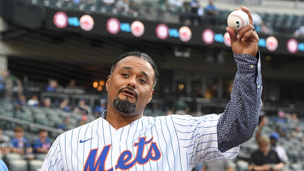 OTD in 2012, Johan Santana spun a 134-pitch no-hitter to the delight of  @mets fans everywhere. #LGM