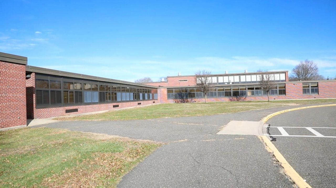 West Islip residents to vote on sale of site of closed school Newsday