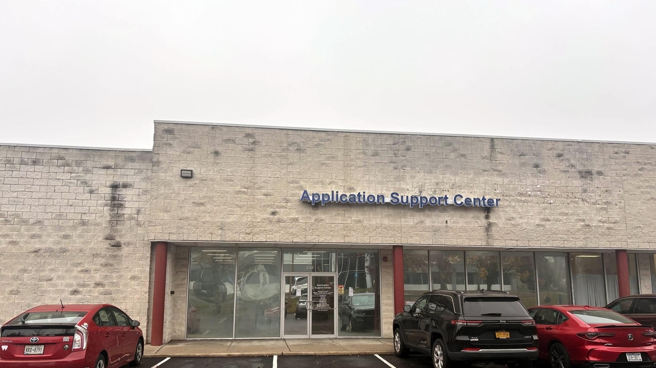 ICE verhaftet Menschen bei den Check-ins der Einwanderungsbehörde in ...