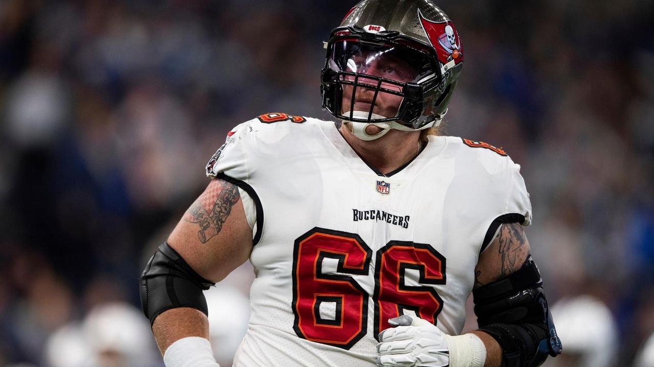 Buccaneers C Ryan Jensen announces retirement after missing most of ...