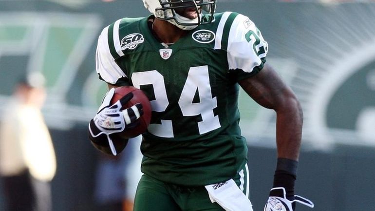 New York Jets' David Harris out to show Cincinnati Bengals' Cedric