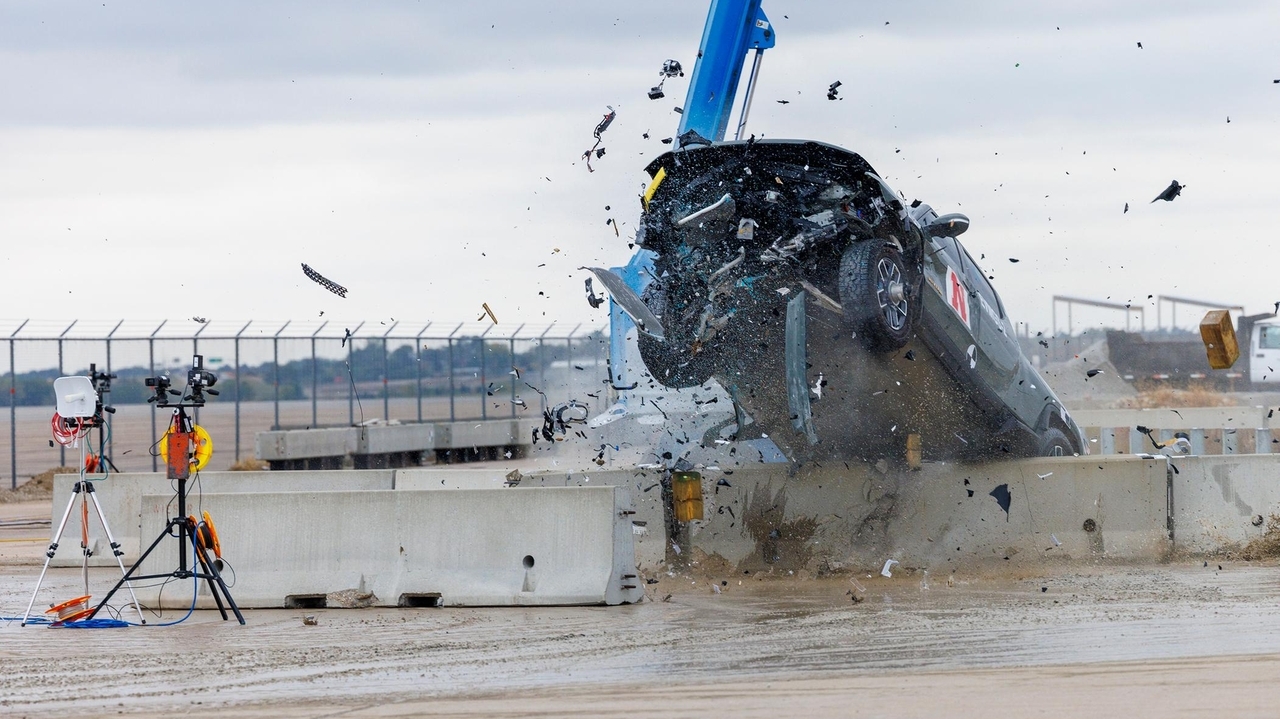 Preliminary test crashes indicate the nation's guardrail system can't handle heavy electric vehicles - Vimarsana News