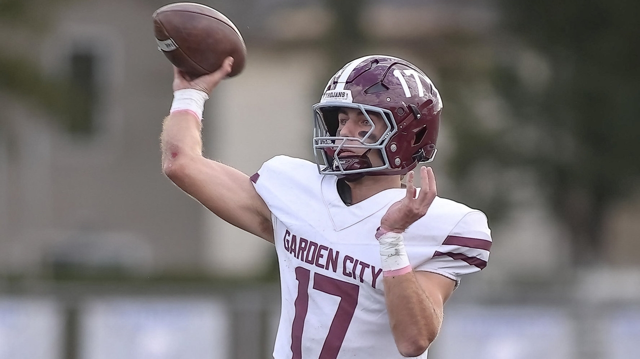 LI high school football quarterfinal games to watch, plus picks - Newsday